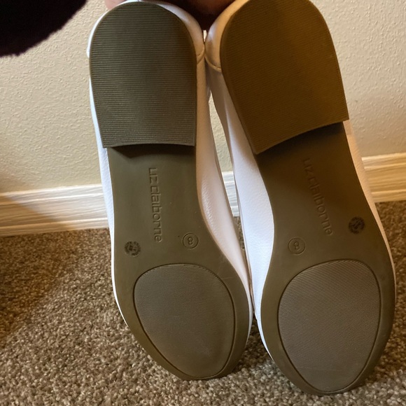 Liz Claiborne white stretch back flats with memory foam sole. - Picture 3 of 3